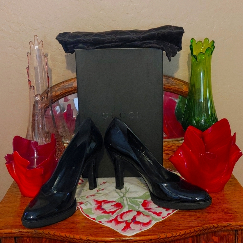 Classic Gucci black patent pumps